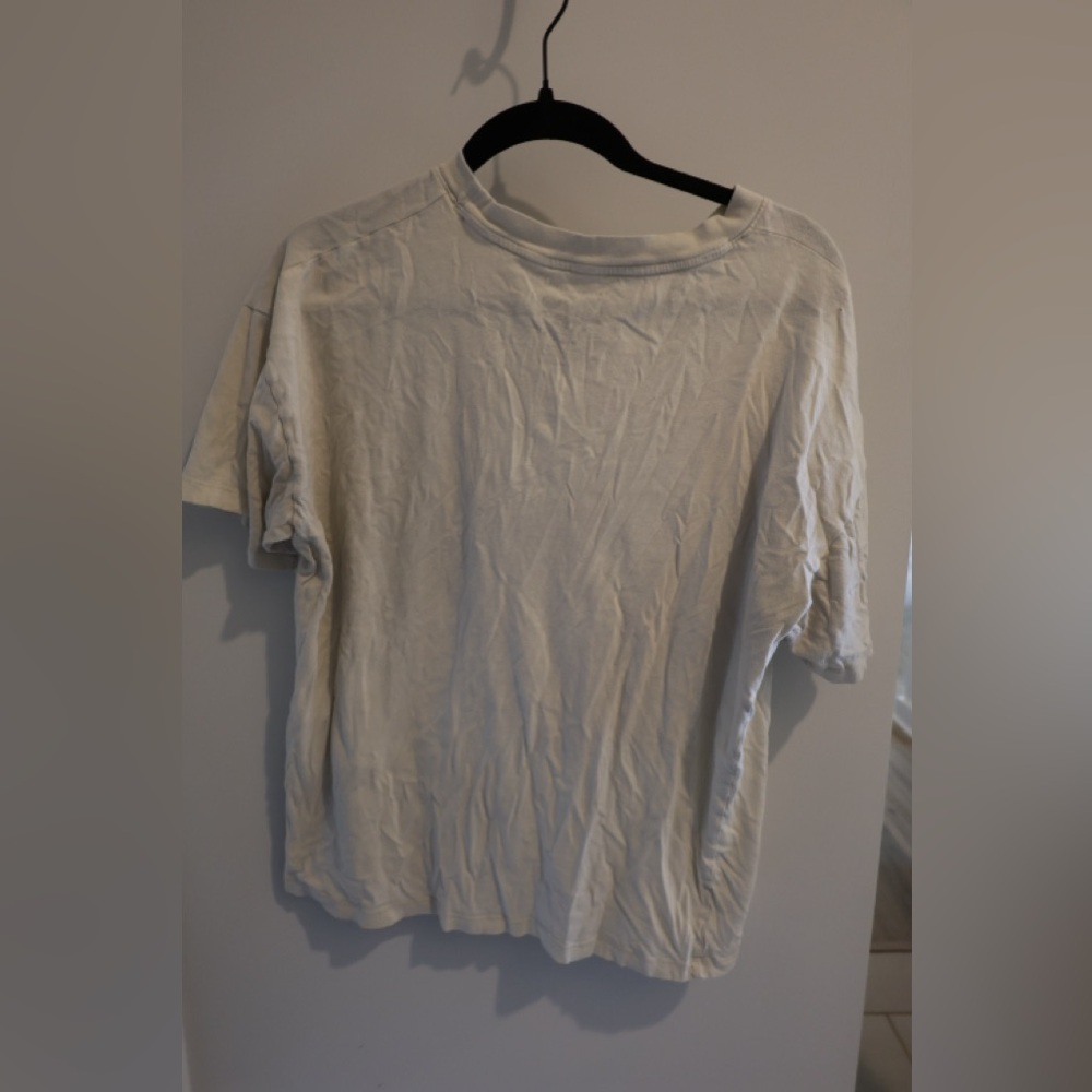 American Eagle - Nirvana Graphic Tee in Cream and Pink - Picture 3 of 4